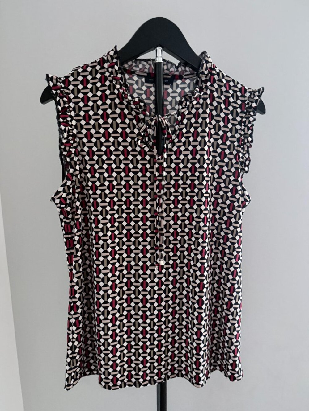 Tommy Hilfiger Women's Geometric Print Sleeveless Ruffle Tie-Neck Blouse